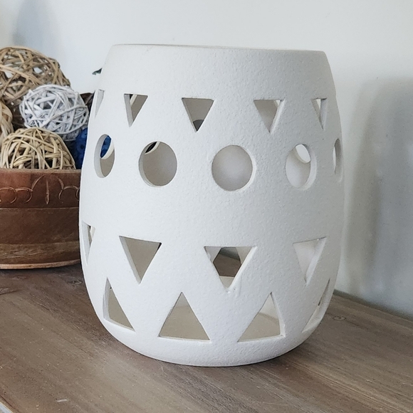 🏠 Hobby Lobby White Ceramic Geometric Vase – Mirage Collection Elegant Ambiance - Picture 3 of 13